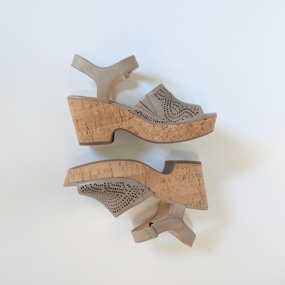 Clark's platform nude heels size 6